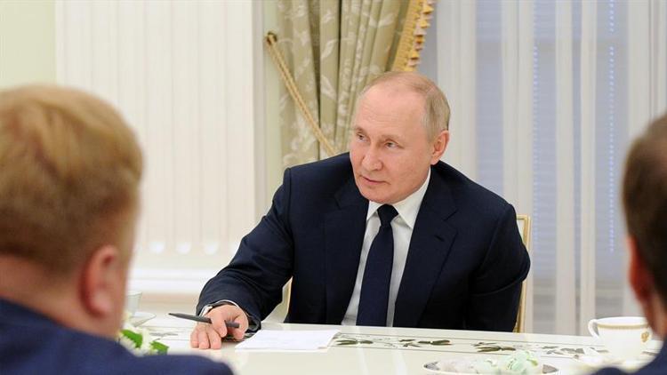 Putin: Batı bizi savaş alanında yenmek istiyorsa, bırakın denesinler