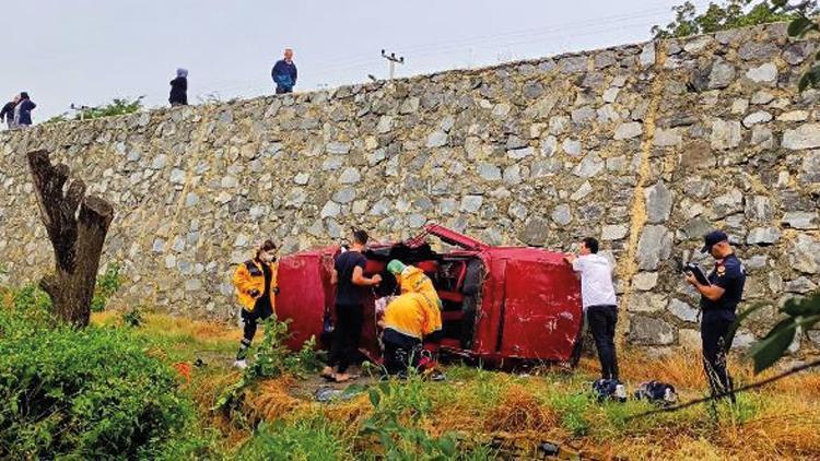 Edirnede korkunç kaza Metrelerce yükseklikten aşağı uçtu: 2 ölü, 2 yaralı