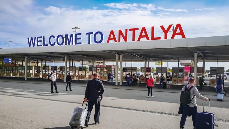 Antalya Havalimanı bayramda rekor kırdı