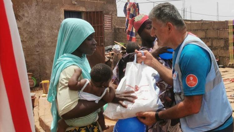 Mali’de 50 bin aileye kurban eti dağıtıldı