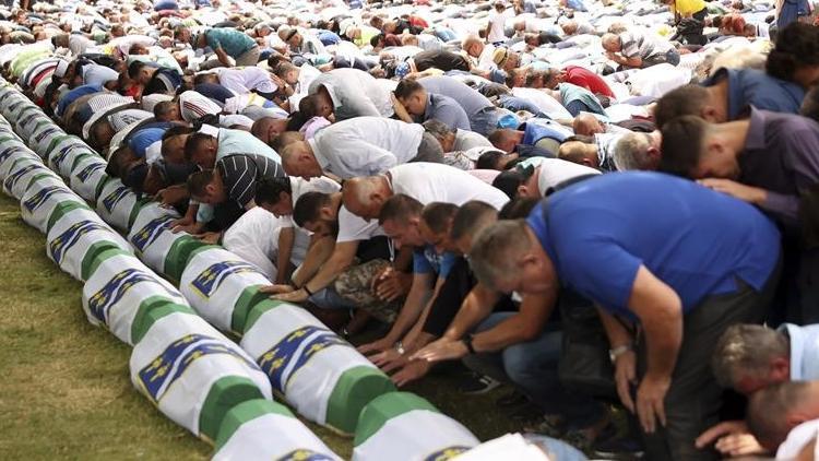 Srebrenitsa soykırımının üzerinden tam 27 yıl geçti...