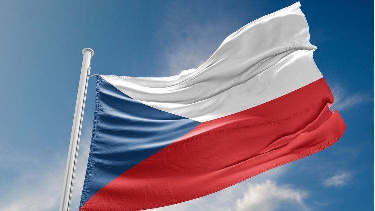 Çek Cumhuriyeti bayrağı anlamı nedir Bayrakta hangi renkler bulunur Renklerinin anlamları