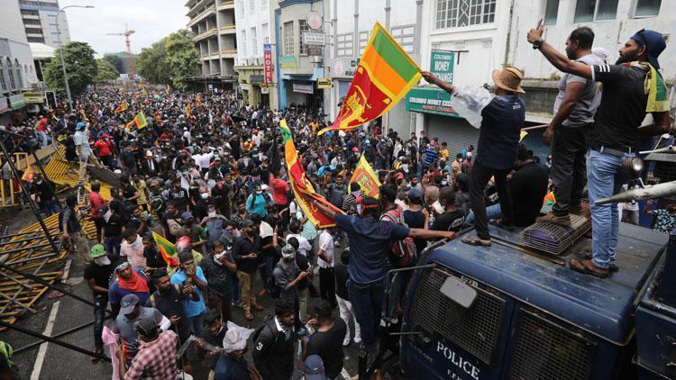 Sri Lankada Rajapaksa’nın kardeşinin ülkeden ayrılması engellendi