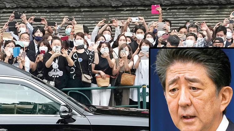 Şinzo Abe’yi on binler uğurladı