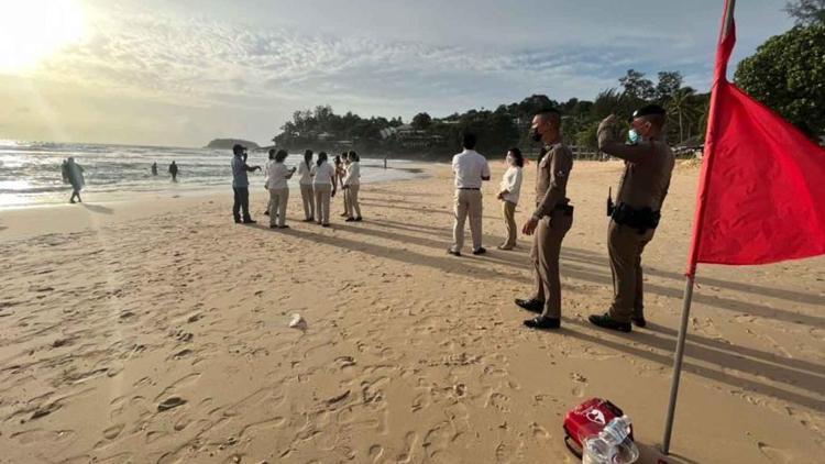 Phukette balayındaki turist ile onu kurtarmaya çalışan kişi boğuldu