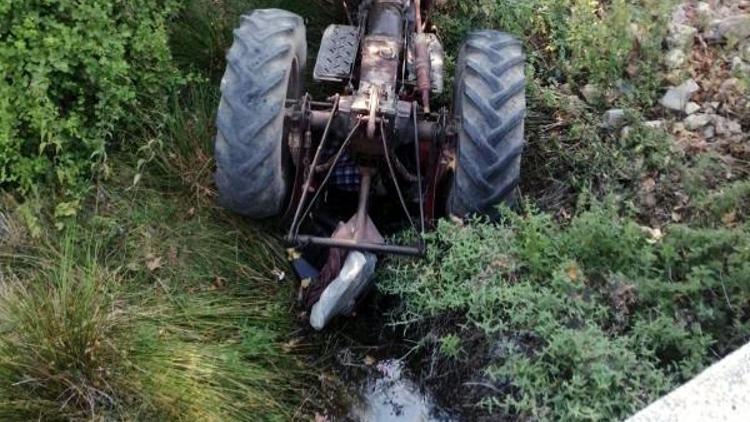 Çanakkalede dere yatağına devrilen traktörün sürücüsü öldü
