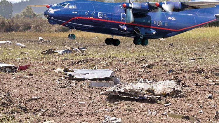Tehlikeli madde taşıyordu Ukrayna kargo uçağı Yunanistan’da düştü
