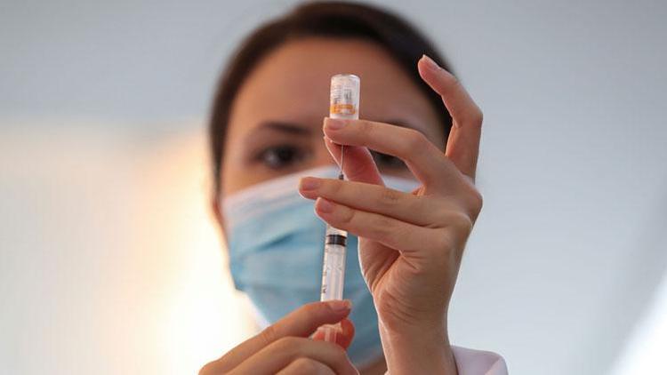 Korona aşısı sonrası kısa süreli regl düzensizlikleri olabilir