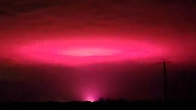 Avustralya’da inanılmaz görüntü… Gökyüzü pembeye boyandı Uzaylı istilası sandılar
