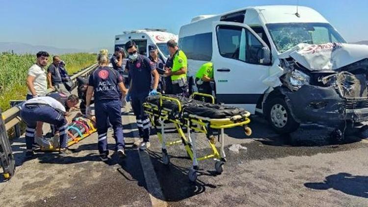 Aydında yolcu minibüsü kamyonete çarptı: 10 yaralı