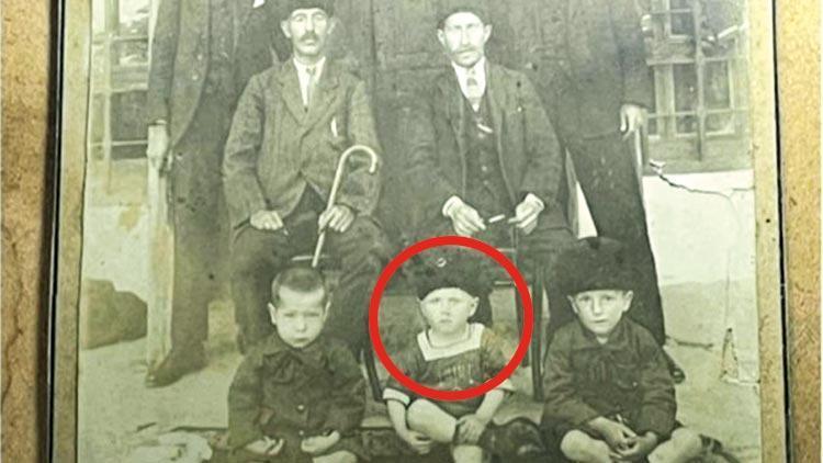 Bu çocuk Atatürk mü