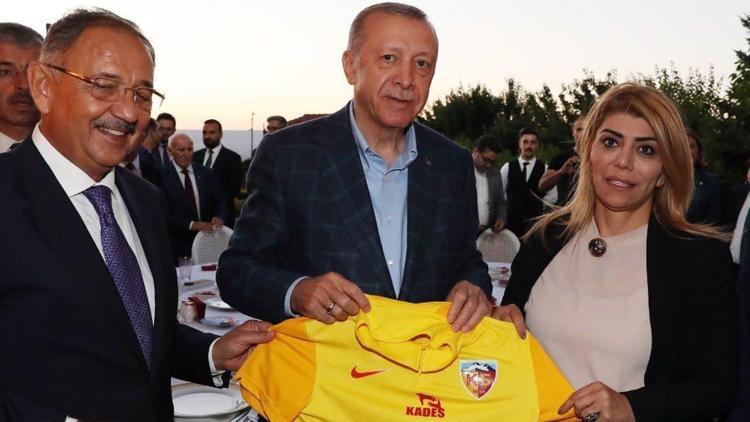 Berna Gözbaşıdan Cumhurbaşkanı Erdoğana Kayserispor forması