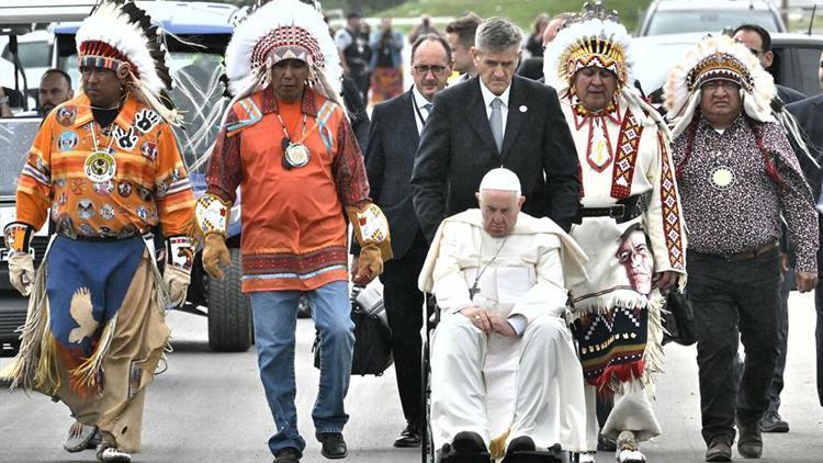 Papa Francis Kanadada yerlilerden özür diledi