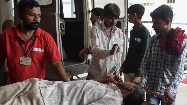 Hindistanda sahte alkol faciası: 26 kişi birden öldü