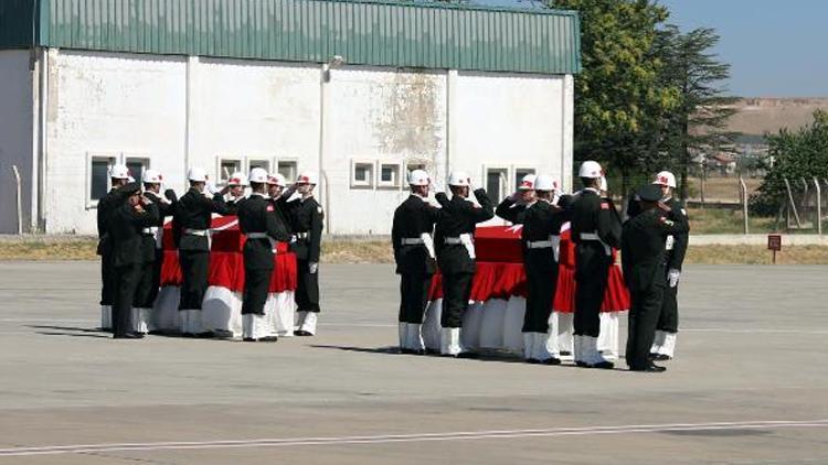 Fırat Kalkanı bölgesinde şehit olan 2 asker, Ankaraya uğurlandı