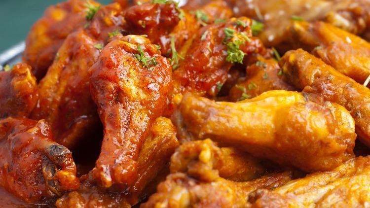 Buffalo soslu kanat (Buffalo wings) nasıl yapılır? Buffalo soslu kanat tarifi, malzemeleri ve yapımı