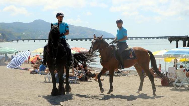 Filyos sahilinde atlı birliklerle denetim