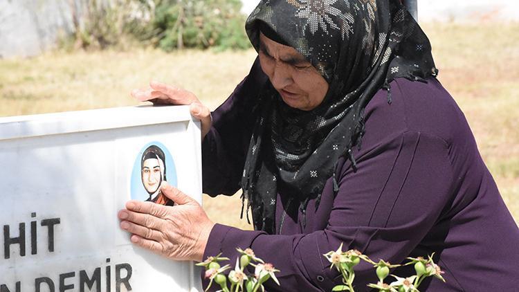 Şehit Bedirhan bebek ve annesi Nurcan Karakaya mezarları başında anıldı
