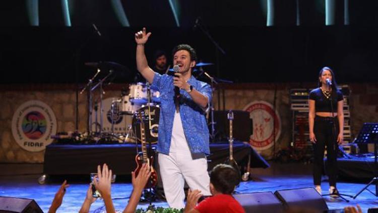 Şarkıcı Buray, İstanbul Kültür ve Sanat Festivali’nde sahne aldı