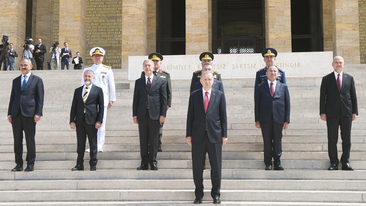 Erdoğan ve YAŞ üyeleri Anıtkabir’de