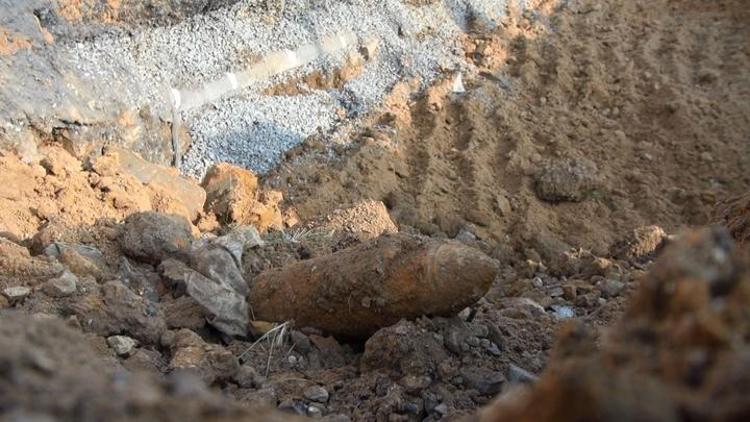 Sultangazide yol çalışması sırasında havan topu mermisi bulundu