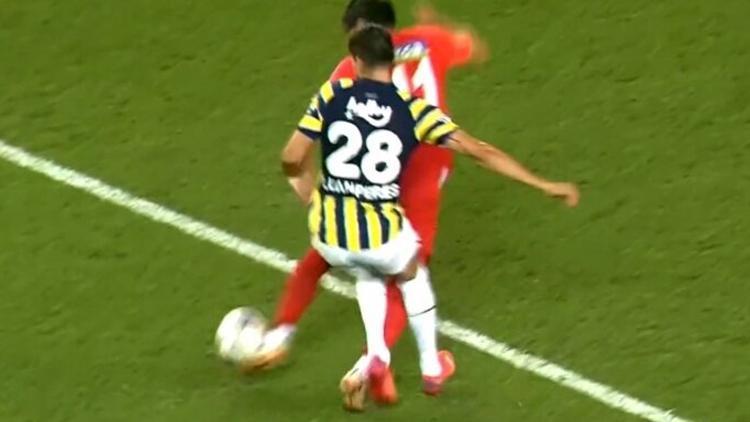 Fenerbahçe - Ümraniyespor maçında tartışmalı penaltı kararı