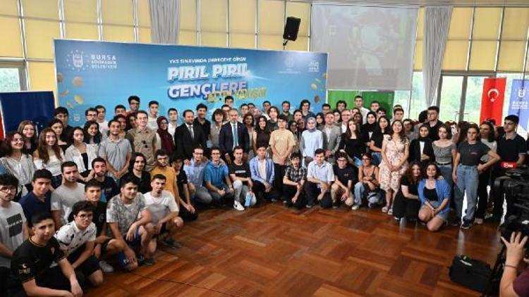 Bursa Büyükşehir Belediyesi YKSde ilk bine giren 106 öğrenciyi ödüllendirdi