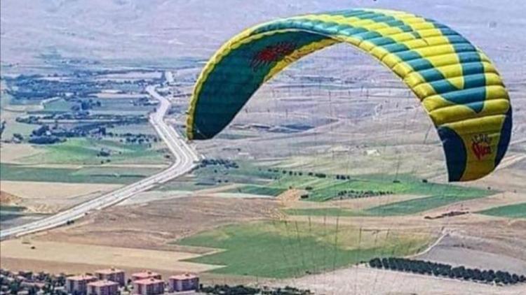 Ankarada paraşüt faciası Metrelerce yüksekten düşerek hayatını kaybetti