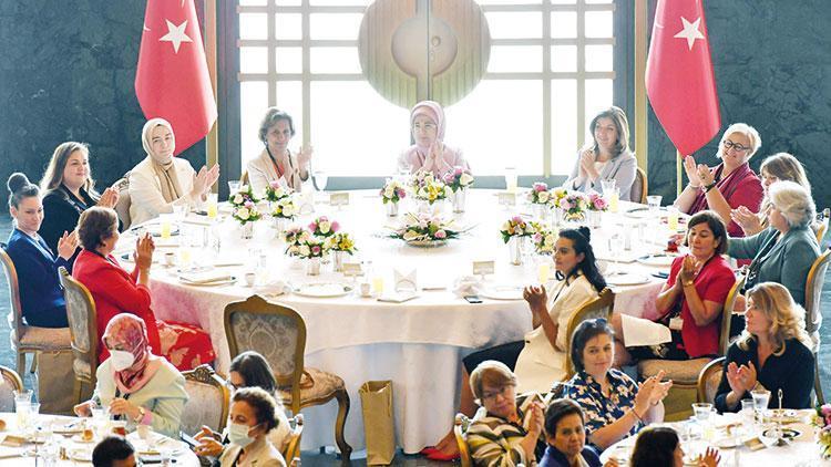 Emine Erdoğan’dan kadın elçilere öğle yemeği