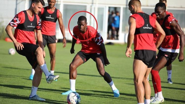 Sivasspor, Kader Keita ile anlaşma imzalayacak Rıza Çalımbay onayladı...