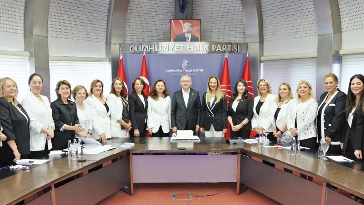 Kılıçdaroğlundan kadın kollarına talimat: Ev kadınlarına tek tek ulaşın