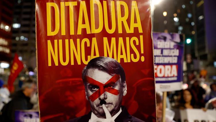 Brezilyada Bolsonaro karşıtları sokaklara döküldü