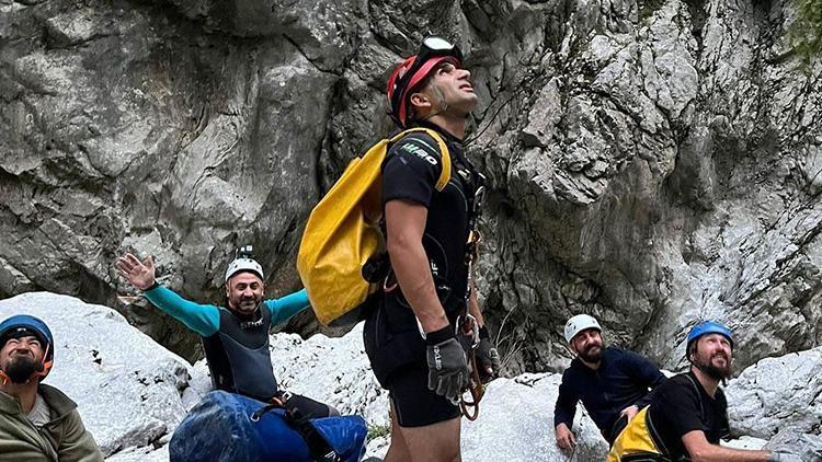 Dünyanın en derin kanyonlarından Valla Kanyonunda mahsur kalan sporcular kurtarıldı