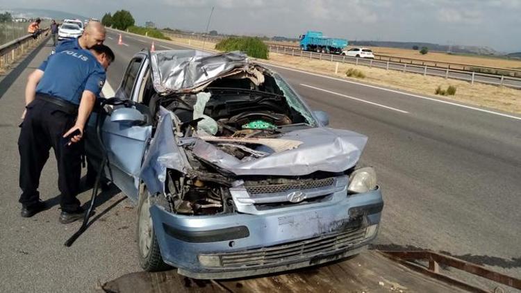 Osmaniyede feci kaza Otomobil, TIRa çarptı: 2 kişi hayatını kaybetti