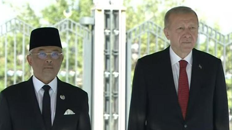 Malezya Kralı Ankarada... Cumhurbaşkanı Erdoğan, resmi törenle karşıladı