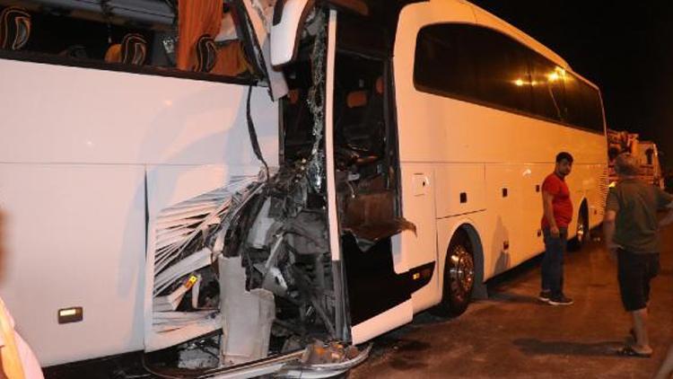 Tur ile yolcu otobüsleri çarpıştı: 25 yaralı