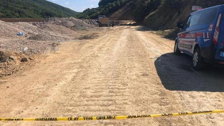 Kamyondan dökülen dolgu malzemesinin altında kalan şoför hayatını kaybetti