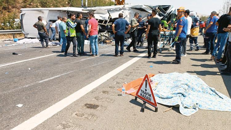 Zincirleme felaket Gaziantep ve Mardinde trafik kazası: 35 ölü, 57 yaralı
