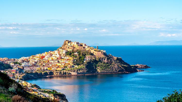 İtalya’dan flaş karar… Cennet adasına taşınana 15 bin euro verecekler