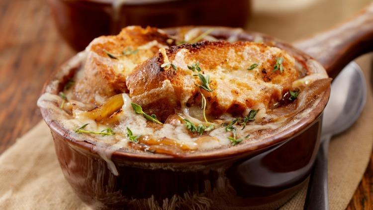 Soğan Çorbası (Soupe à l'oignon) nasıl yapılır? Fransız usulü soğan çorbası tarifi ve malzemeleri