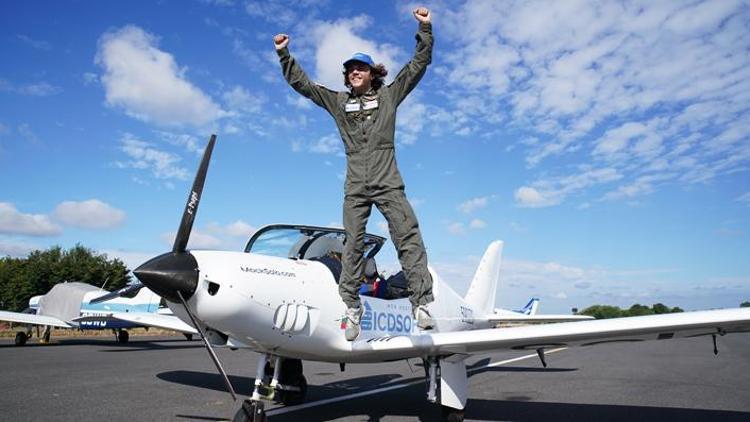 17 yaşındaki pilottan iki dünya rekoru