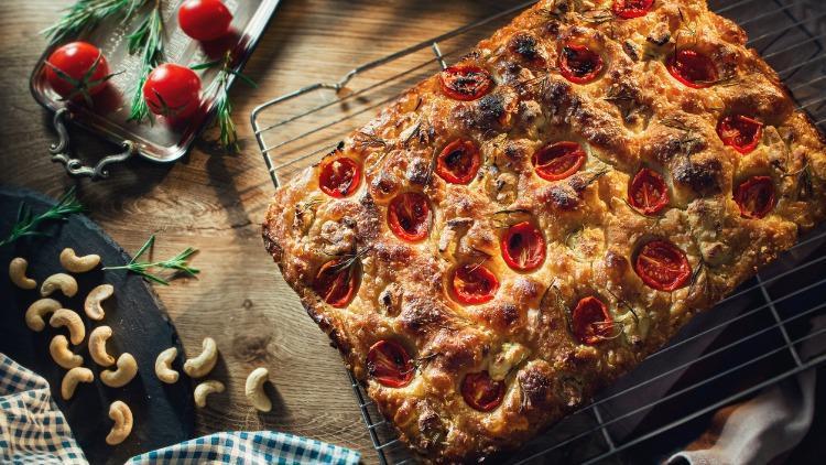 Gelinim Mutfakta İtalyan ekmeği tarifi ve malzemeleri: İtalyan ekmeği Focaccia nasıl yapılır?