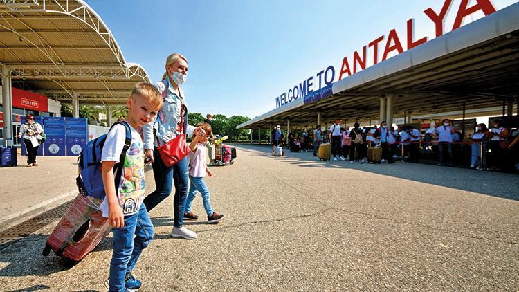 Antalya’da 8 milyon turist rakamı aşıldı