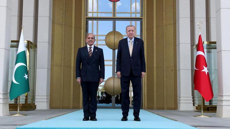 Cumhurbaşkanı Erdoğandan Pakistan Başbakanı Şerife geçmiş olsun telefonu