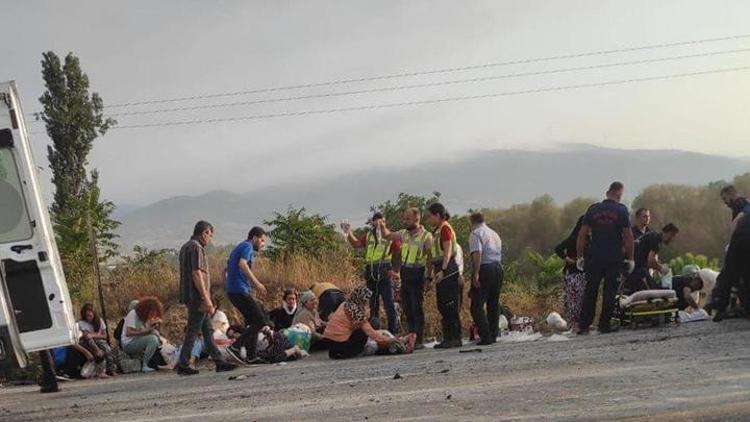 Balıkesirde düğün dönüşü kaza: 3ü ağır 17 yaralı