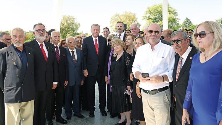 Kahramanların torunlarıyla buluştu