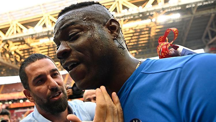 Son Dakika: Mario Balotellinin yeni adresi belli oldu 3 yıllık sözleşme...