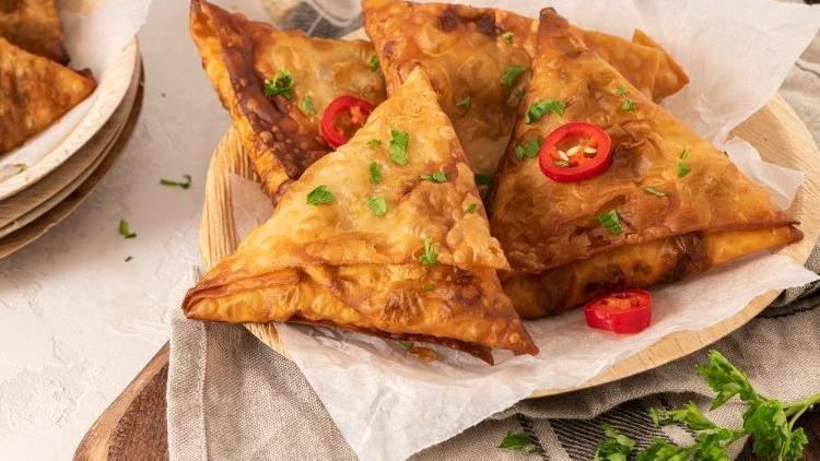 Punjabi Samosa nasıl yapılır? Çeşitli baharatları ve çıtır çıtır lezzetiyle Punjabi Samosa tarifi, malzemeleri ve yapımı