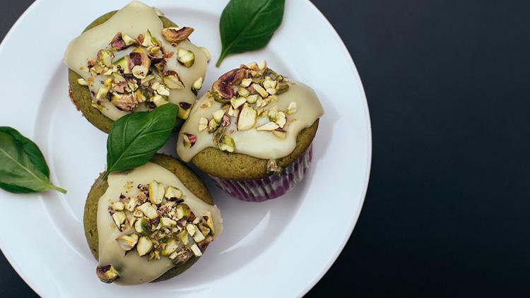 Beyaz Çikolatalı Fıstıklı Muffin Tarifi