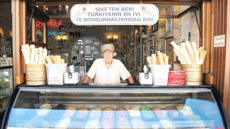 Sakızlı dondurmanın doğduğu yer: Rumeli Pastanesi